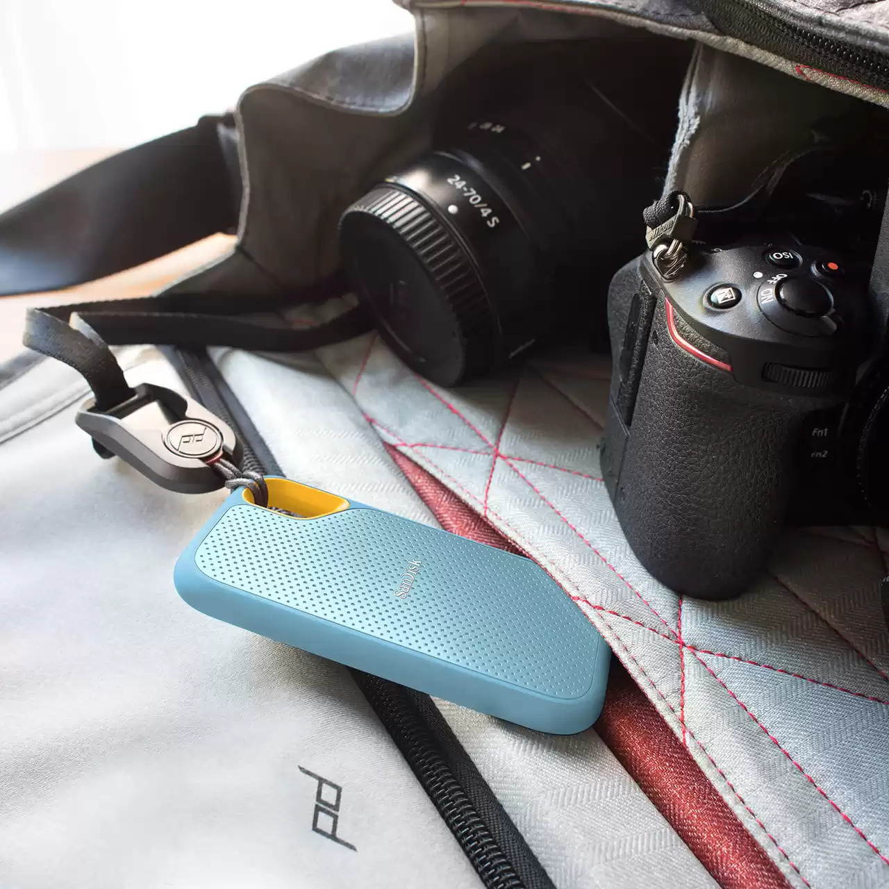 extreme-usb-3-2-ssd-sky-blue-feature1