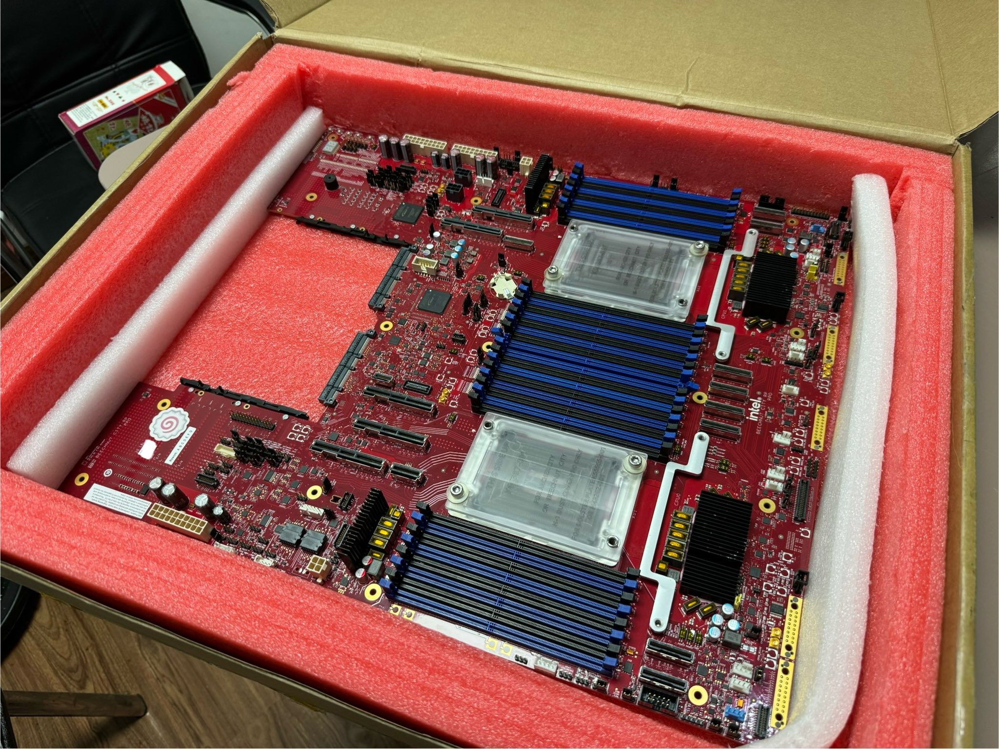 gllzntfbmaa3mir หลุดภาพเมนบอร์ด Intel “Beechnut City” รุ่นใหม่ที่ออกมาสำหรับซีพียู Intel Xeon 6 “Granite Rapids” และ “Sierra Forest”