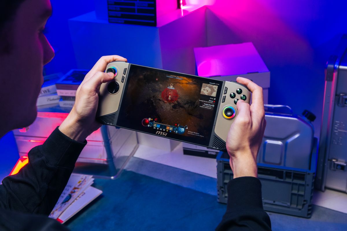 msi_claw-8-aiplus_a2vm_scenario-photo-4 msi_claw-8-aiplus_a2vm_scenario-photo-4