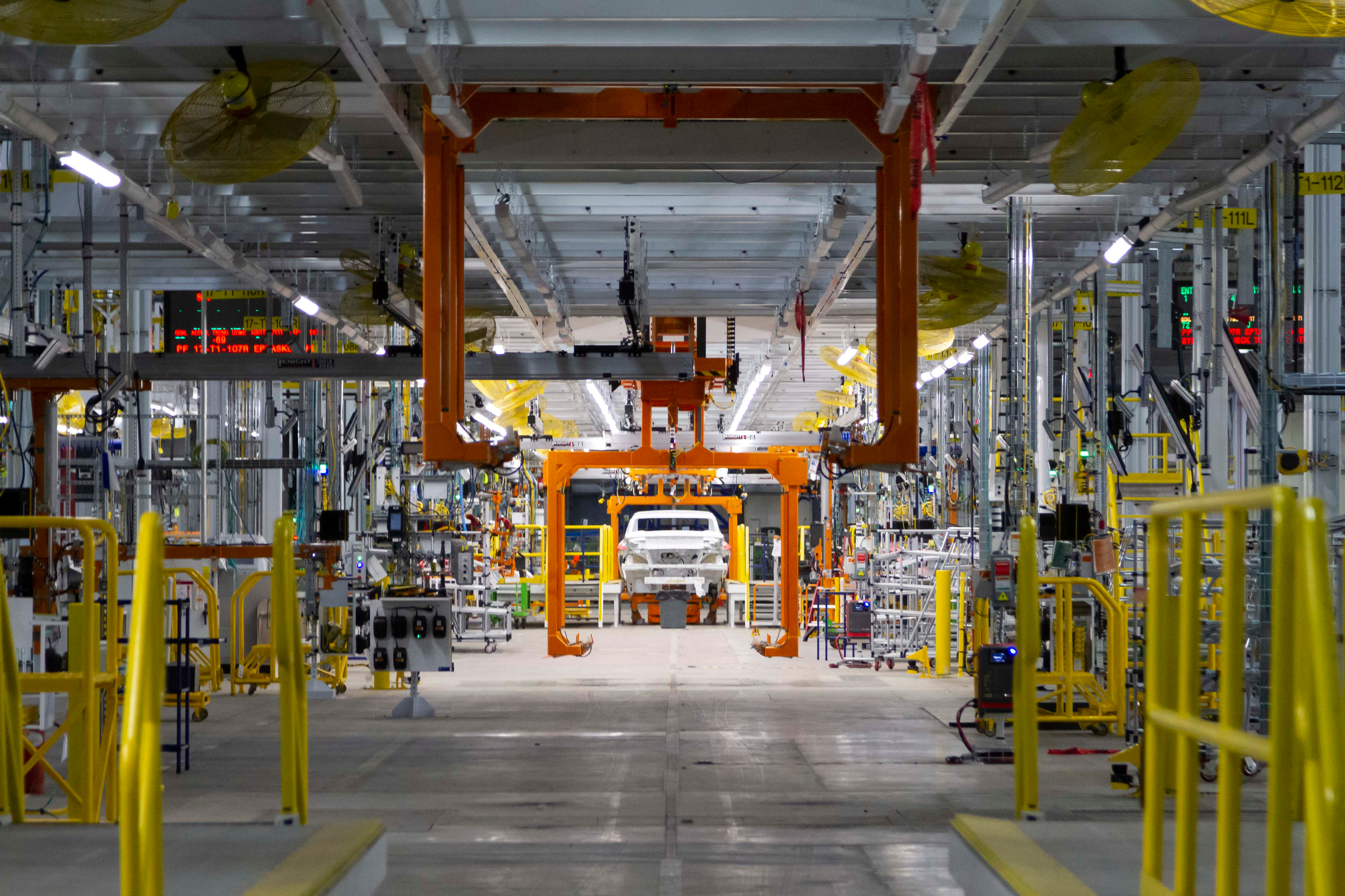 gm factory ในงาน GTC 2025 ผู้ก่อตั้งและซีอีโอของ NVIDIA เจนเซ่น หวง ได้ประกาศว่า เจนเนอรัล มอเตอร์ส (GM) ซึ่งเป็นผู้ผลิตรถยนต์รายใหญ่ที่สุดในสหรัฐอเมริกา กำลังนำเทคโนโลยี AI จำลอง และการประมวลผลเร่งความเร็วของ NVIDIA มาใช้เพื่อพัฒนายานยนต์ โรงงาน และหุ่นยนต์รุ่นถัดไป