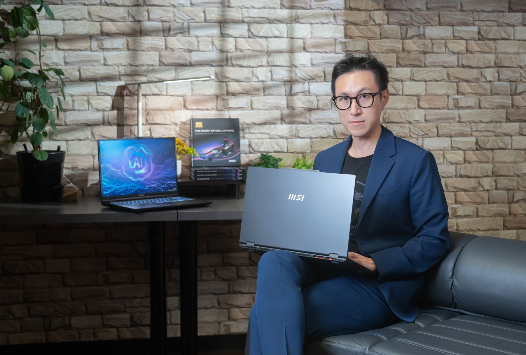 venture 1 พบกับ MSI Venture และ Venture Pro Series ใหม่ล่าสุด พลังประมวลผลเหนือระดับในดีไซน์บางเบา พกพาสะดวก พร้อมลุยทุกภารกิจ!