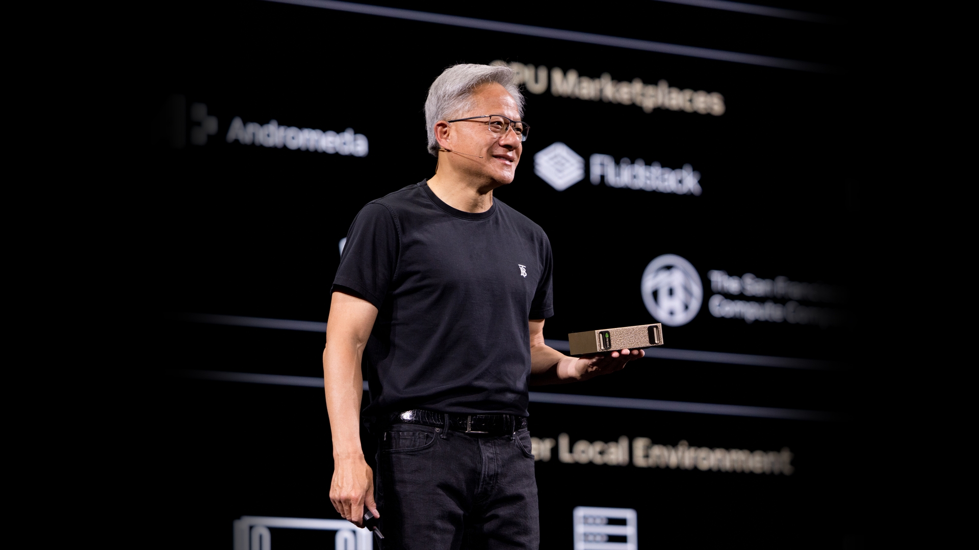 nvidia ceo jensen huang dgx spark 1f150a08 ee87 4b87 afa4 5402246034c9 prv ที่ GTC Paris ซีอีโอของ NVIDIA Jensen Huang ได้สรุปวิสัยทัศน์อันชัดเจนสำหรับอนาคตของ AI ในยุโรป ซึ่งประเทศต่างๆ และบริษัทต่างๆ จะสร้างโรงงานและโครงสร้างพื้นฐาน AI ของตนเองเพื่อขับเคลื่อนความก้าวหน้าใน AI เชิงตัวแทน AI เชิงกายภาพ และการคำนวณแบบควอนตัม