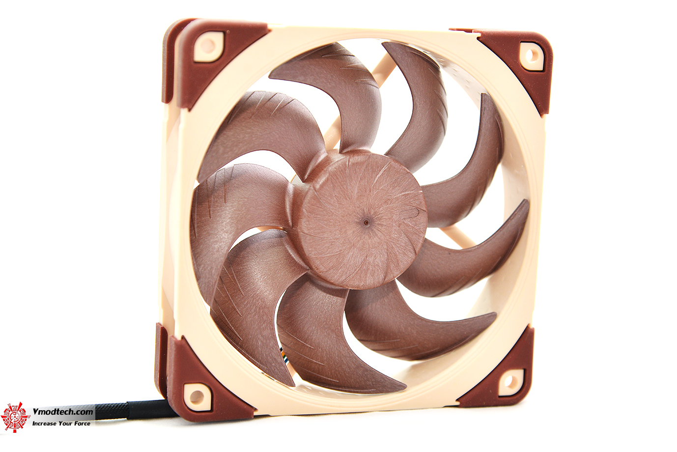 dsc 8302 Noctua NF A12x25 G2 PWM 120mm fan Review