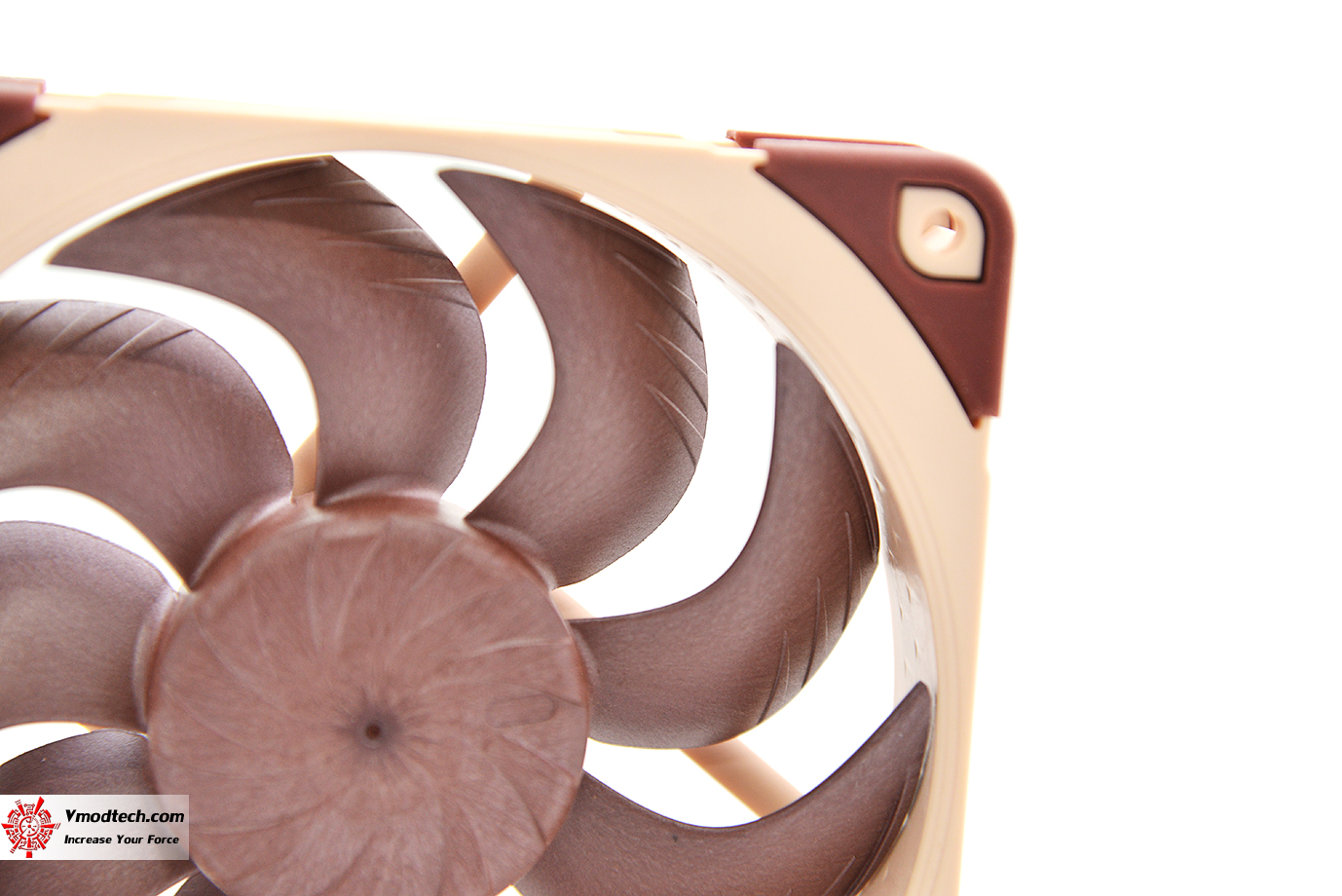 dsc 8304 Noctua NF A12x25 G2 PWM 120mm fan Review