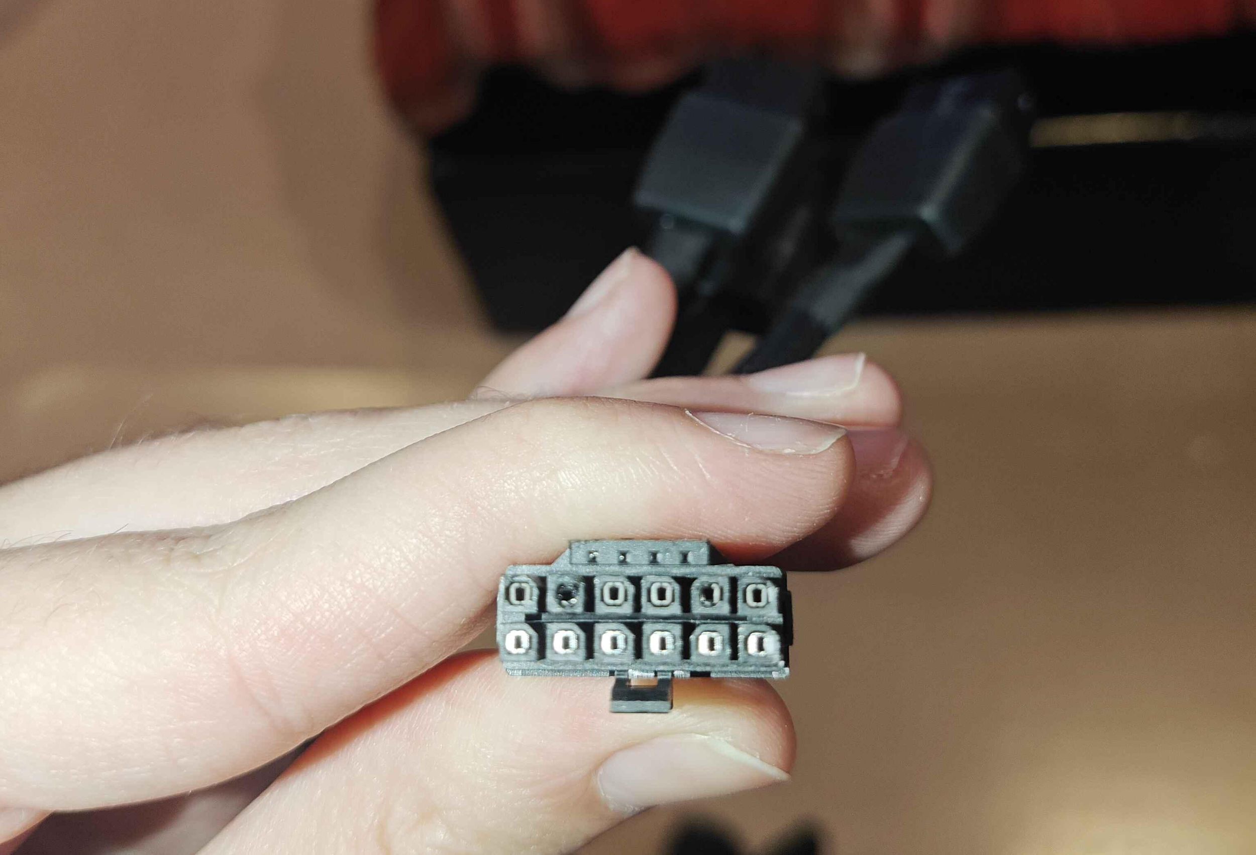 asrock 9070xt cable ผู้ใช้งานบน Reddit เผยสายไฟของ 12VHPWR เกิดรอยไหม้ในการใช้งานกับการ์ดจอ Radeon RX 9070 XT เป็นครั้งแรก 