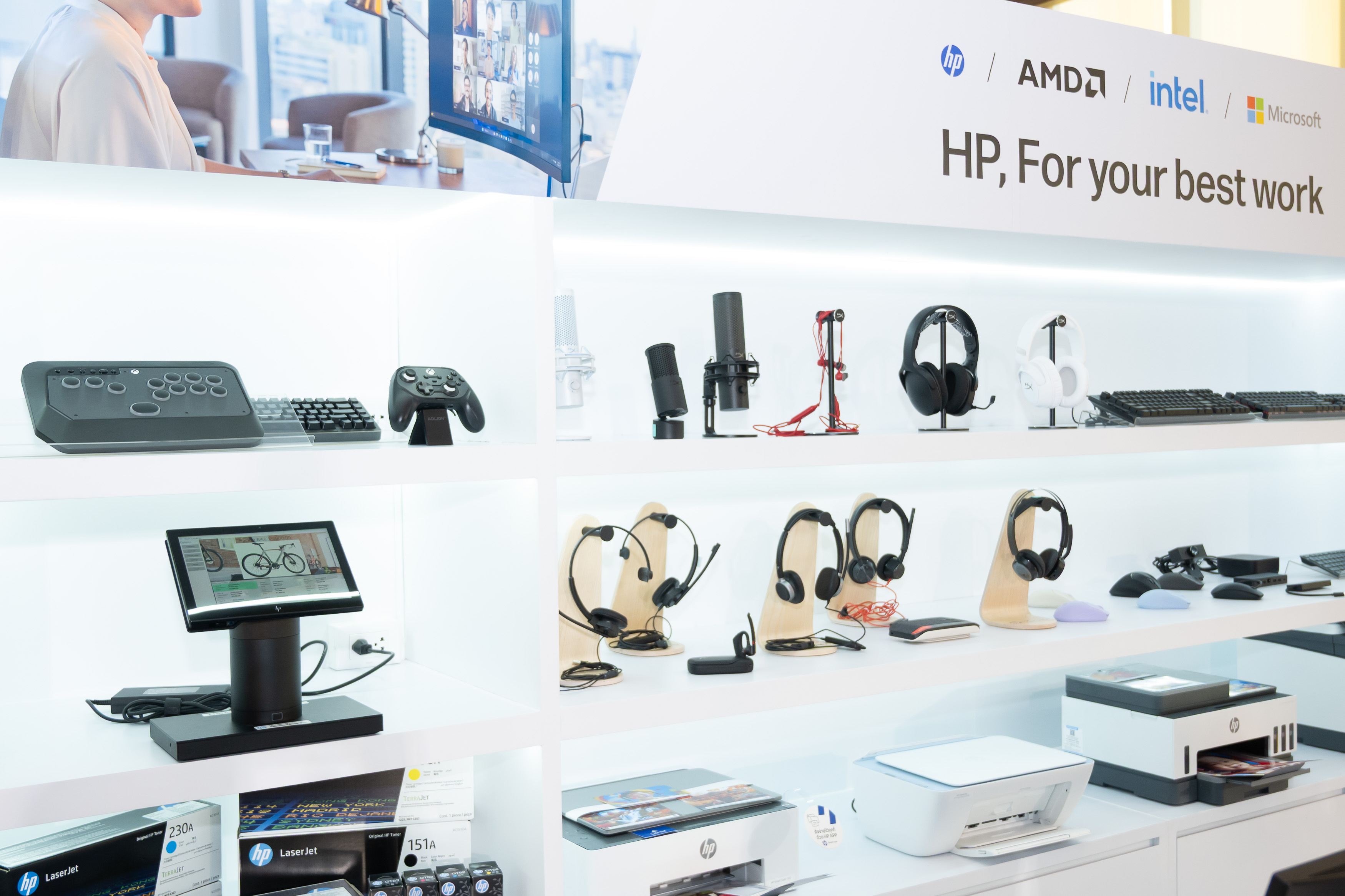 hp-elevate-2026_product-showcase-display-shot-iii