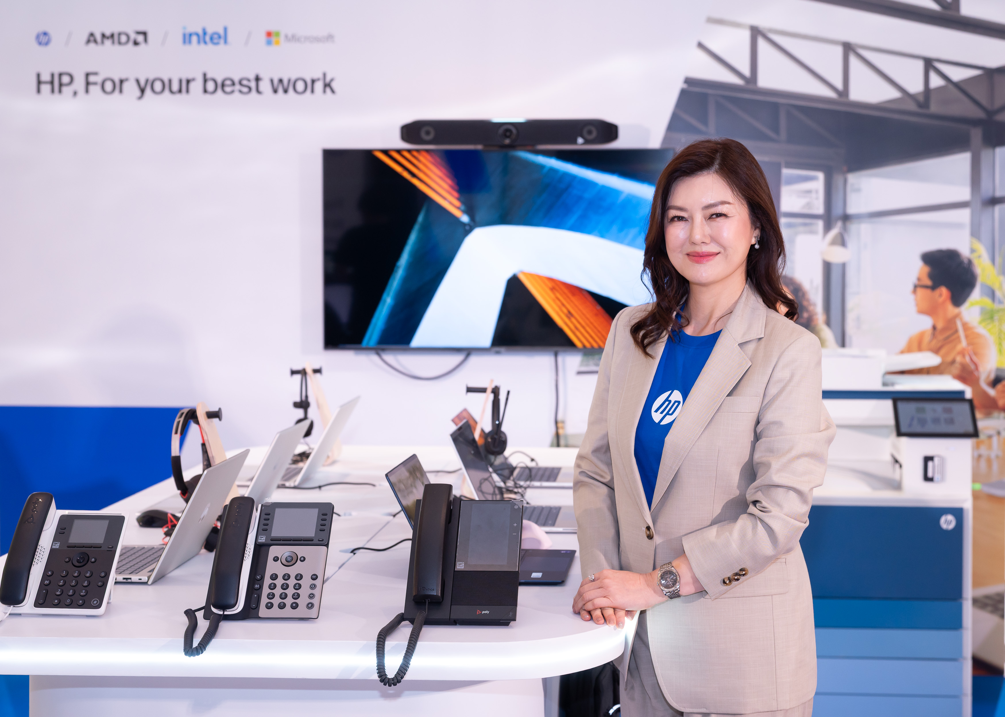 hp-elevate-2026_varanit-product-showcase-shot