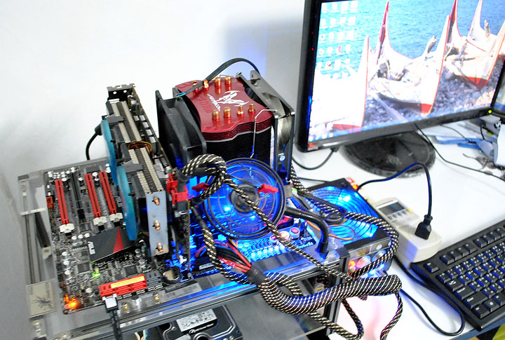 p001 Asus Crosshair IV Extreme  Review