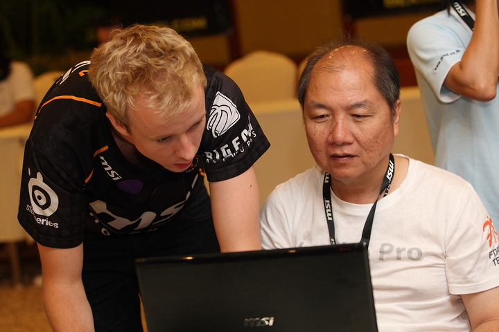 msi 0547 resize Be A Pro  with MSI Fnatic Camp