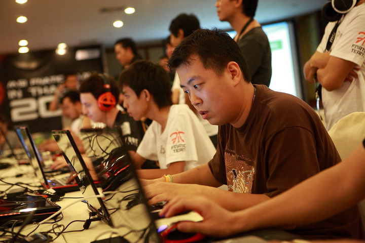 msi 0620 resize Be A Pro  with MSI Fnatic Camp