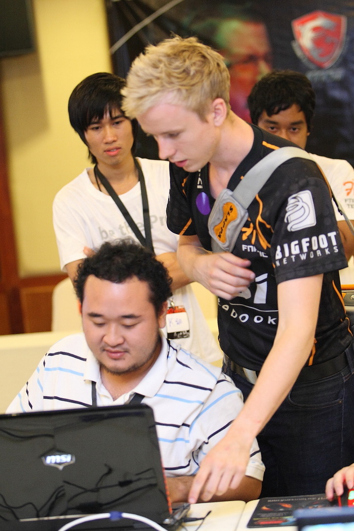 msi 0631 resize Be A Pro  with MSI Fnatic Camp