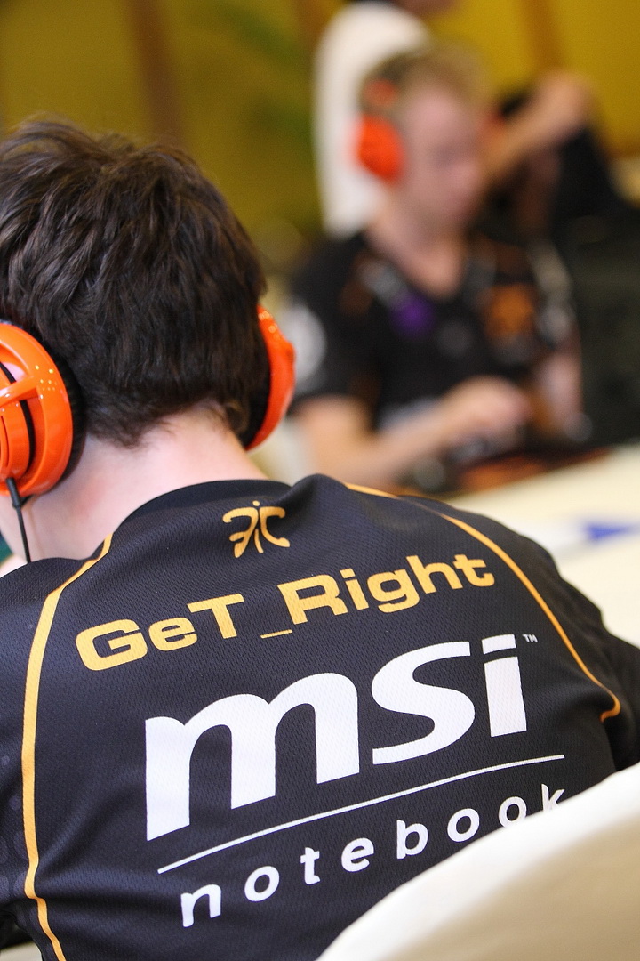 msi 0635 resize Be A Pro  with MSI Fnatic Camp