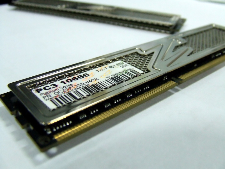 ram4 OCZ DDR3 PC3 10666 Platinum Low Voltage Dual Channel