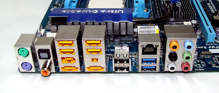 dscf1928 GIGABYTE 790XTA UD4 Motherboard Review