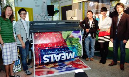image0055 image0055 เอชพีขยายฐานสู่ตลาด Eco Printing ด้วยนวัตกรรมหมึกพิมพ์ลาเท็กซ์ใหม่ ที่มาพร้อมเครื่องพิมพ์ HP Designjet L25500