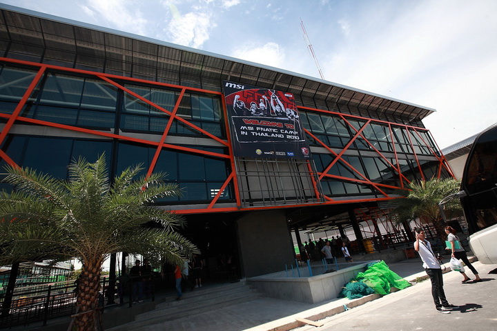 msi 0107 resize Be A Pro  with MSI Fnatic Camp