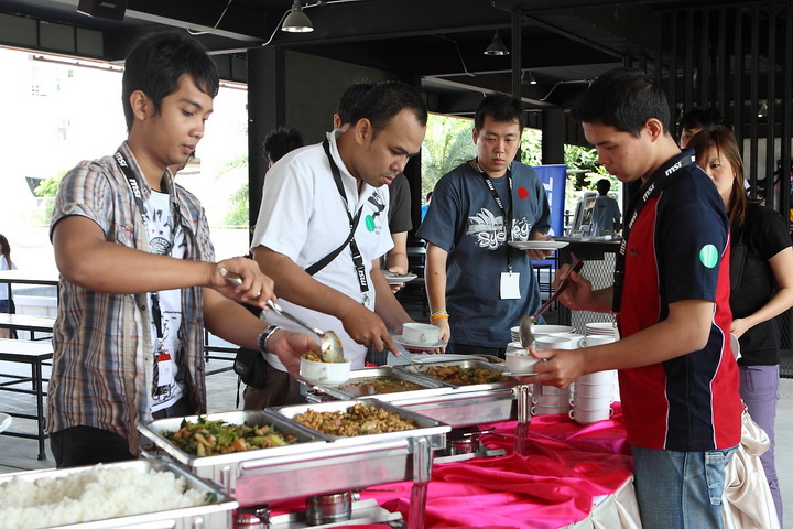 msi 0113 resize Be A Pro  with MSI Fnatic Camp