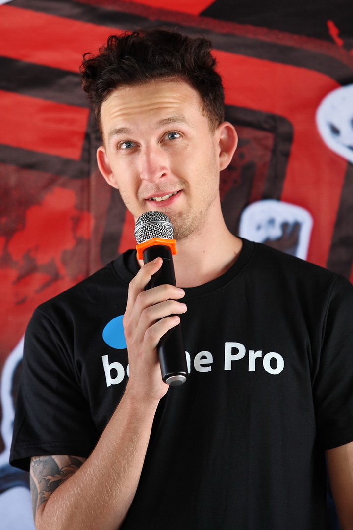 msi 0225 resize Be A Pro  with MSI Fnatic Camp