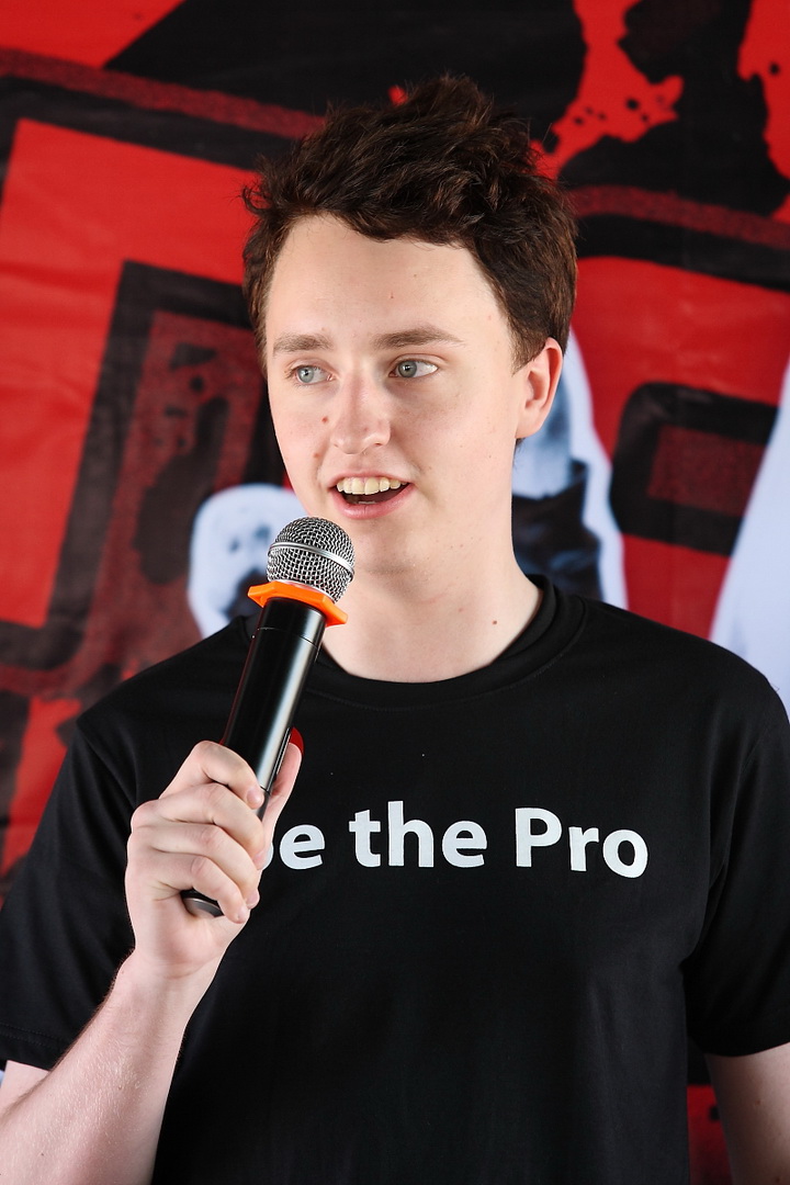 msi 0231 resize Be A Pro  with MSI Fnatic Camp