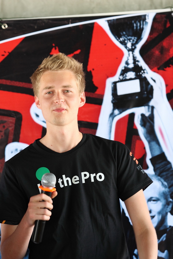 msi 0233 resize Be A Pro  with MSI Fnatic Camp