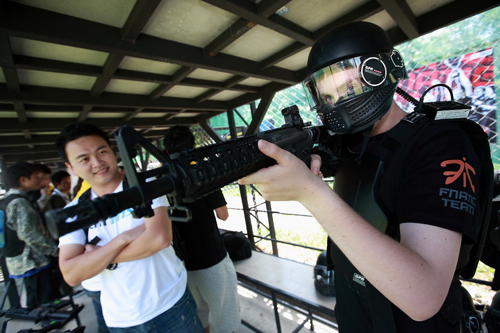 msi 0241 resize Be A Pro  with MSI Fnatic Camp