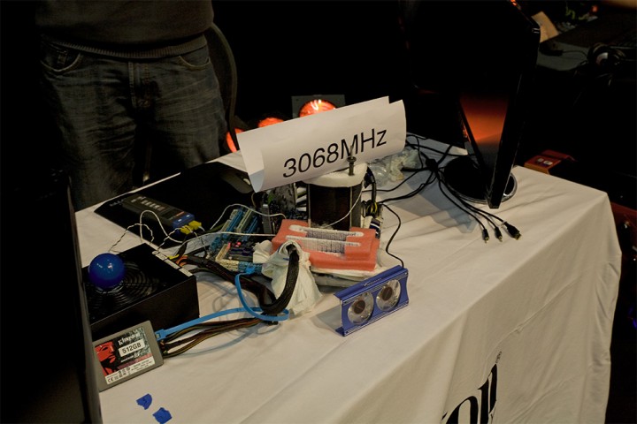 ramcooler 720x480 Kingston ทุบสถิติความเร็วแรมโลกอีกแล้ว