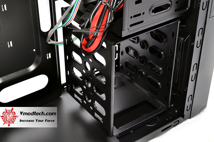 dsc 0064 AeroCool CYBORGX Chassis Review
