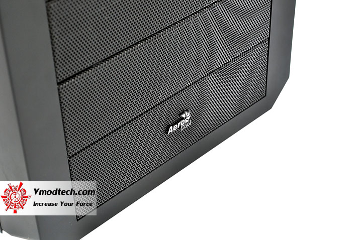 dsc 0131 AeroCool Rs 9 Chassis Review