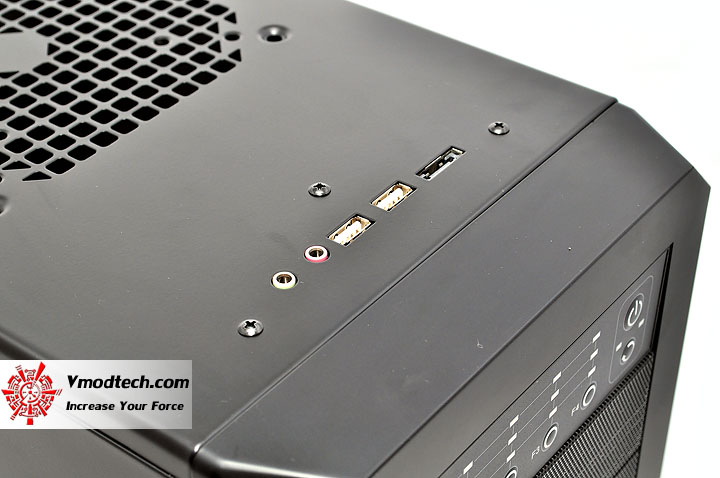 dsc 0139 AeroCool Rs 9 Chassis Review