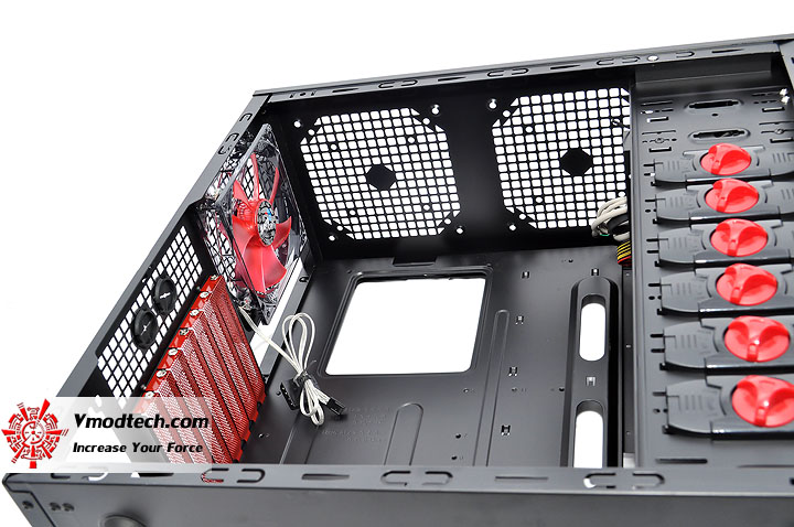 dsc 0147 AeroCool Rs 9 Chassis Review