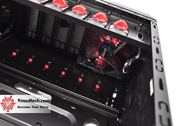 dsc 0151 AeroCool Rs 9 Chassis Review