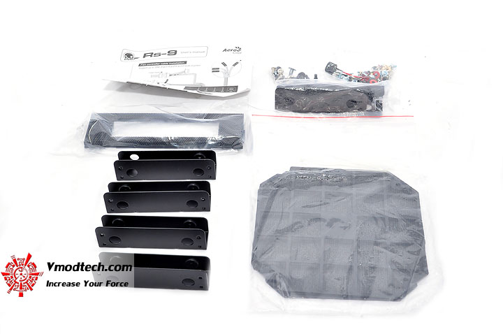 dsc 0158 AeroCool Rs 9 Chassis Review