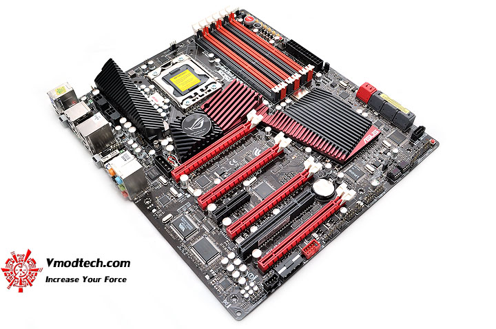 dsc 0175 ASUS RAMPAGE III EXTREME Motherboard Review