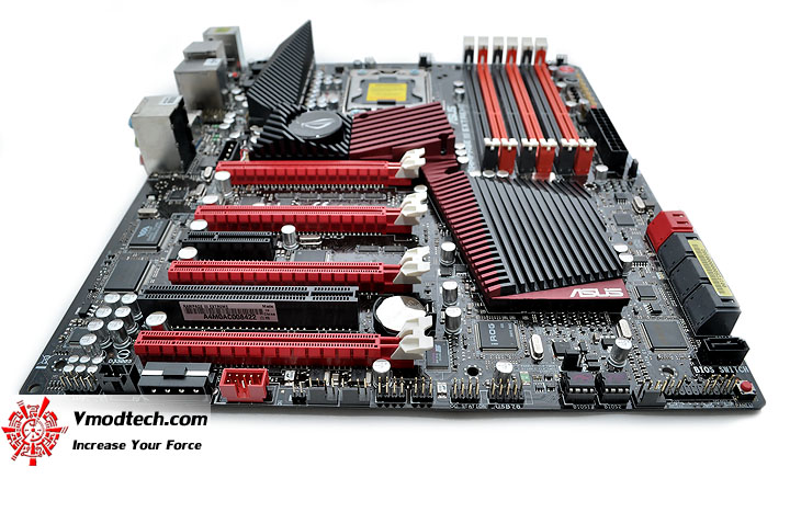dsc 0185 ASUS RAMPAGE III EXTREME Motherboard Review