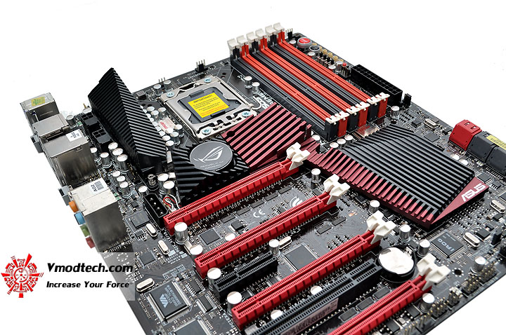 dsc 0200 ASUS RAMPAGE III EXTREME Motherboard Review