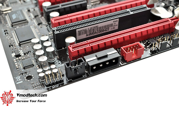 dsc 0201 ASUS RAMPAGE III EXTREME Motherboard Review