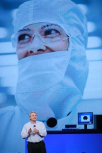 image2 200x300 อินเทล ใช้ความเชี่ยวชาญด้านการผลิตและออกแบบโปรเซสเซอร์ ผลักดันให้เกิดนวัตกรรม การผสมผสาน และการเปลี่ยนแปลงทางประวัติศาสตร์ครั้งใหญ่ต่อวงการคอมพิวเตอร์