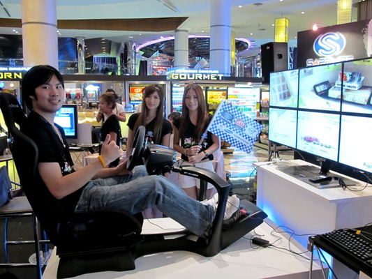 sapphire 18 resize SAPPHIRE โชว์ศักยภาพกราฟฟิคการ์ดแบรนด์ชั้นนำของโลก การันตีคุณภาพความแรงด้วยนักแข่งแชมป์ DiRT2