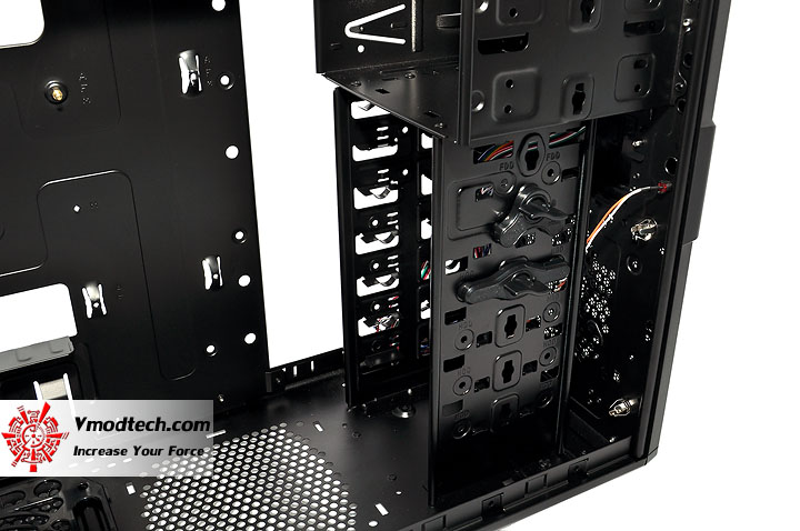 dsc 0213 Thermaltake V3 Black Edition Chassis Review