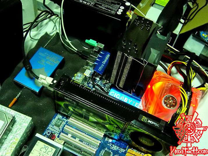 DSC03523 GIGABYTE EP45 UD3R :  Easily to Play with FSB.