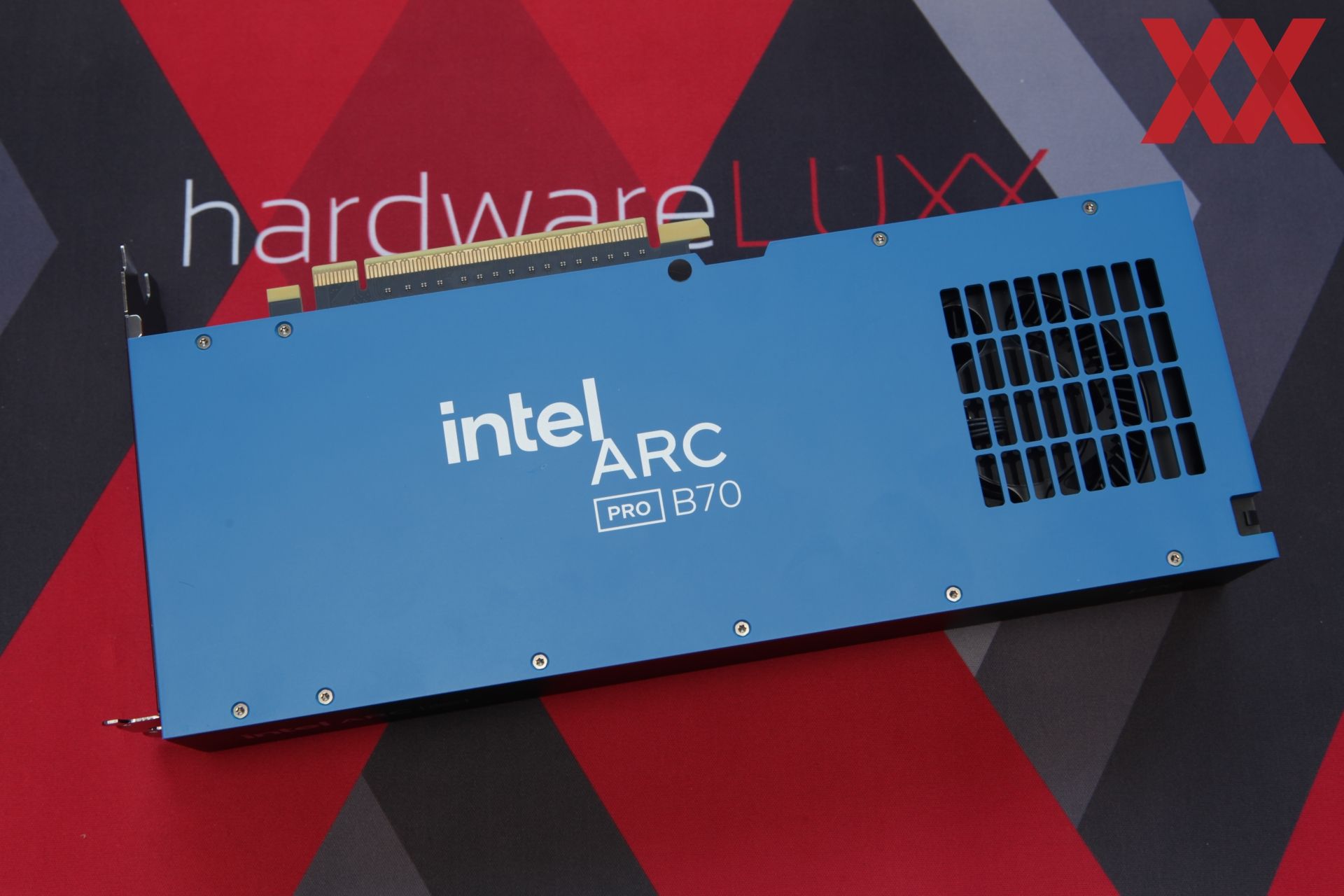 intel_arc_pro_b70_01_1920px